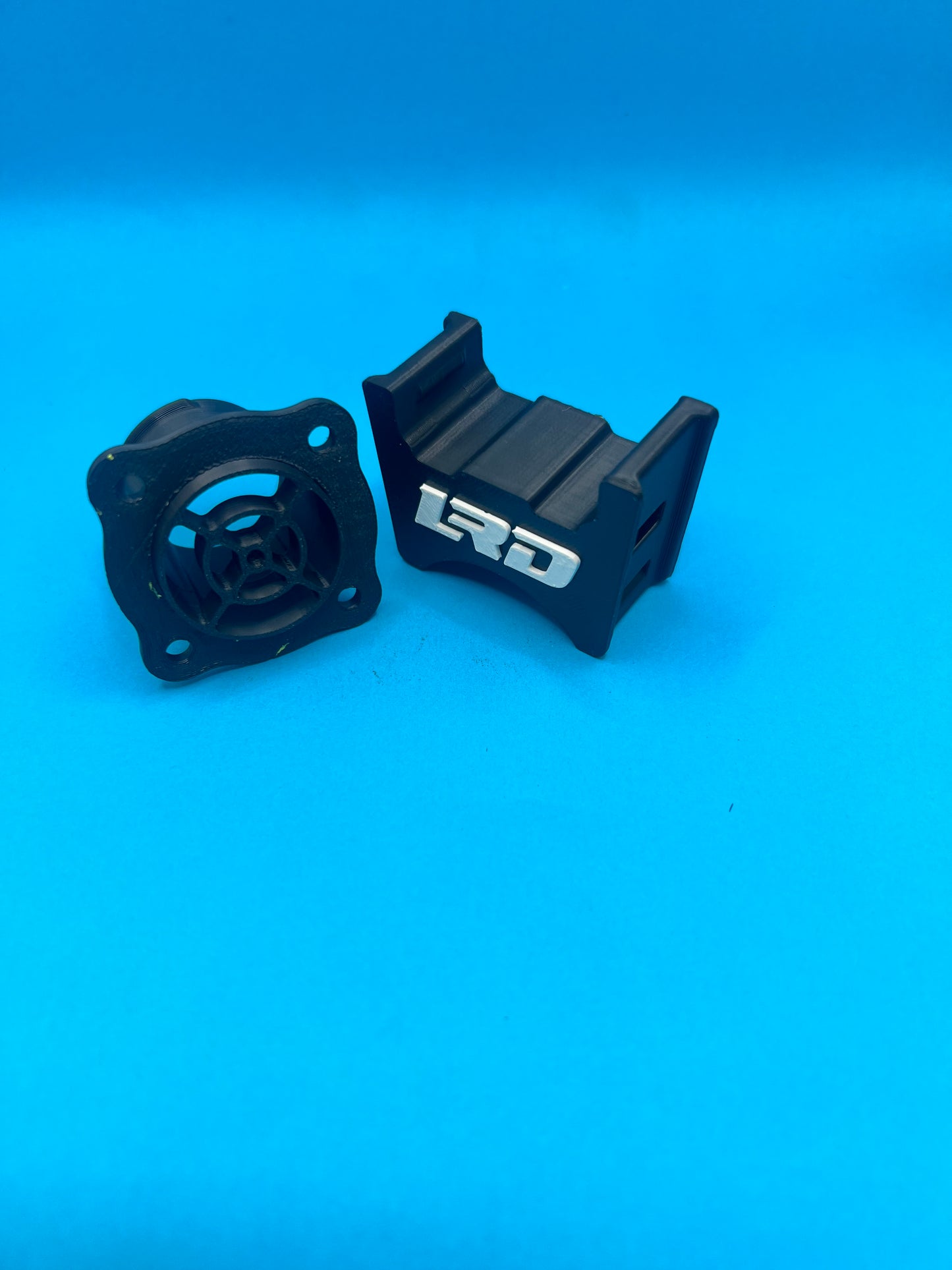 Bullseye 1.25 inch duct paired with in-line helmet fan 1 3/4" bar mount